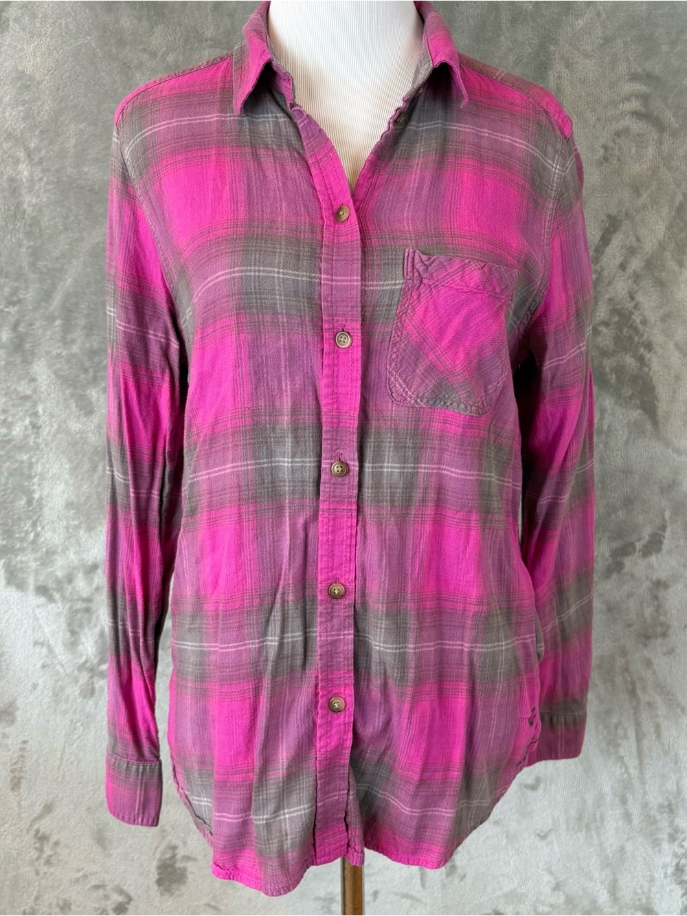 American Eagle Vintage Boyfriend Flannel Shirt Pink Gray Plaid Wmn’s M
